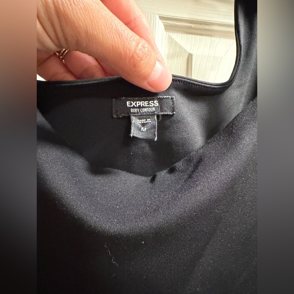 Express - Body Contour Line - Black Cropped Tank Top - Picture 3 of 3